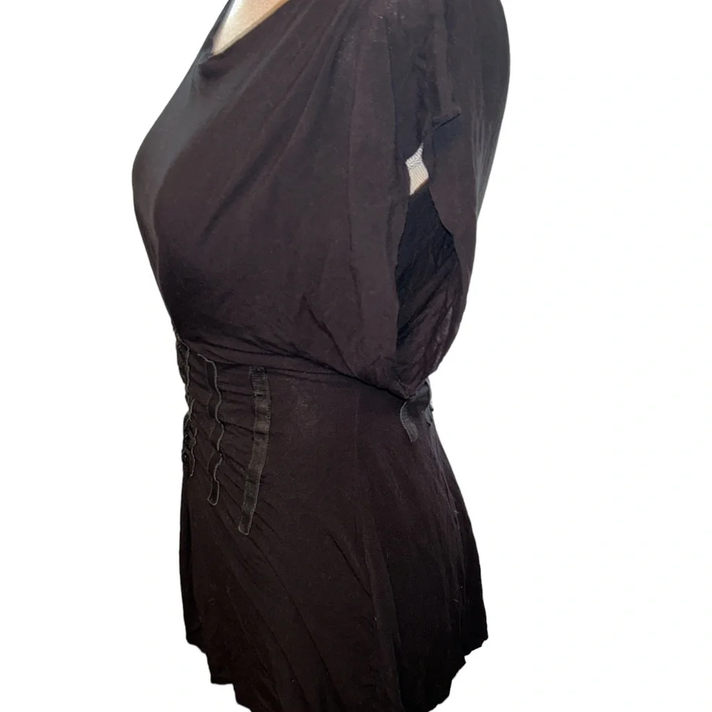 Sexy yet classy bodice detail top sz sm - Picture 3 of 16
